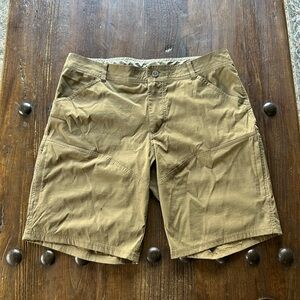 Kuhl Men's Cargo Shorts in Olive